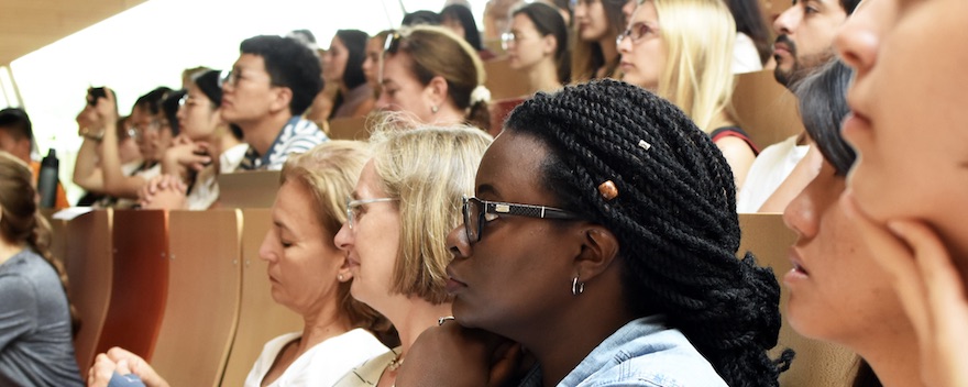 Studierende in einem Hörsaal